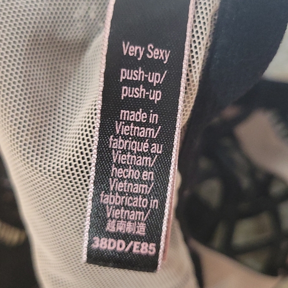 Victoria's Secret Very Sexy Black/Nude Push Up Bra - Picture 4 of 5